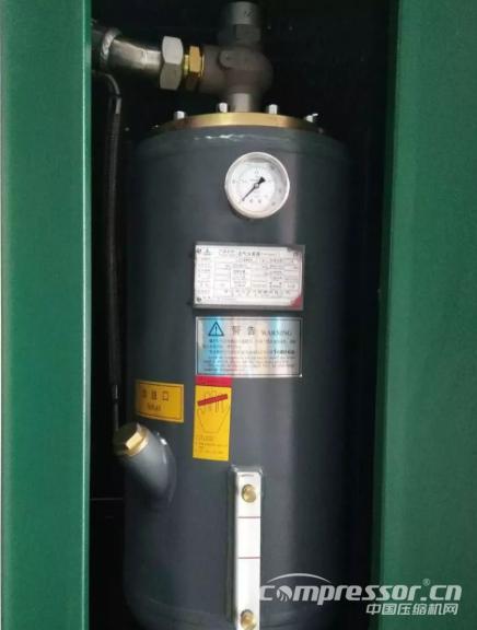 <a href='https://www.sh-liutech.com/products/' target='_blank'><u>螺杆空压机</u></a>油分罐的结构和工作原理